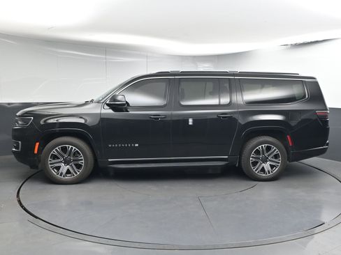 Used 2024 Jeep Wagoneer L Series II w/ Flexible Seating Group image 5