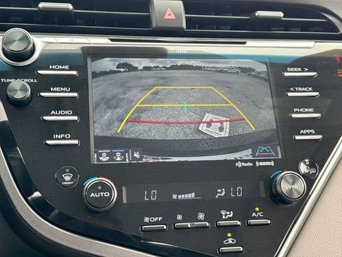 Used 2018 Toyota Camry XSE FWD image 17
