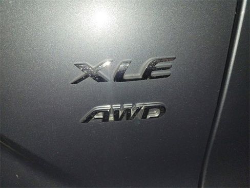 Used 2023 Toyota Corolla Cross XLE image 8