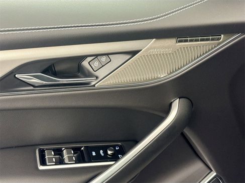 New 2025 Jaguar F-PACE R-Dynamic S image 17