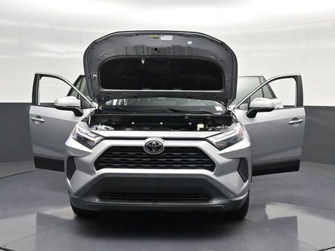 Used 2022 Toyota RAV4 XLE FWD image 38