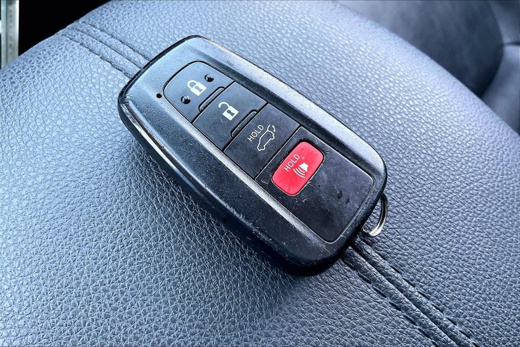 Used 2020 Toyota RAV4 Limited FWD image 34