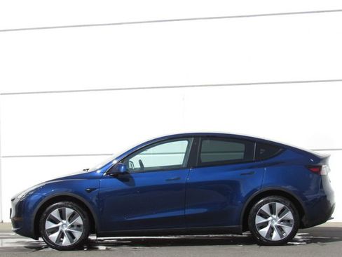 Used 2022 Tesla Model Y Long Range AWD/4WD image 4