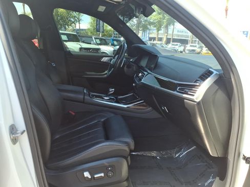 Used 2021 BMW X7 xDrive40i w/ M Sport Package AWD/4WD image 11