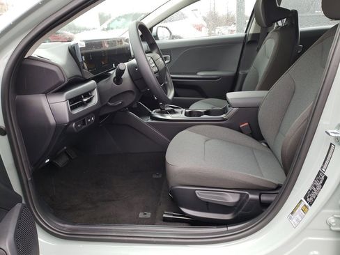 New 2025 Kia K4 LXS image 14