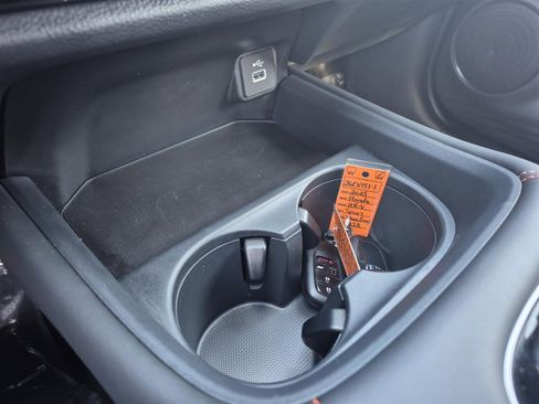 Certified 2025 Honda HR-V Sport image 18