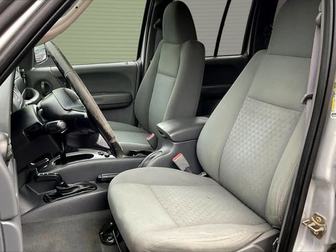 Used 2005 Jeep Liberty Sport image 20