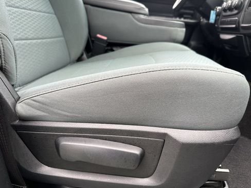 Used 2015 RAM 1500 Express RWD image 34