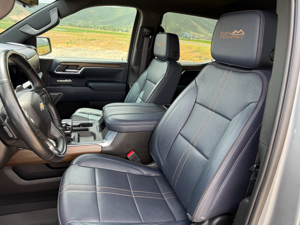 Used 2023 Chevrolet Silverado 1500 High Country w/ Technology Package AWD/4WD image 16