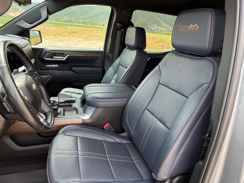 Used 2023 Chevrolet Silverado 1500 High Country w/ Technology Package AWD/4WD image 16