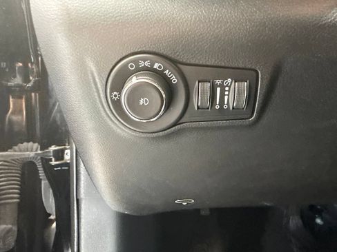 Used 2024 Jeep Compass Latitude AWD/4WD image 16