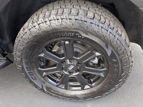 Used 2024 Ford Expedition XLT image 9