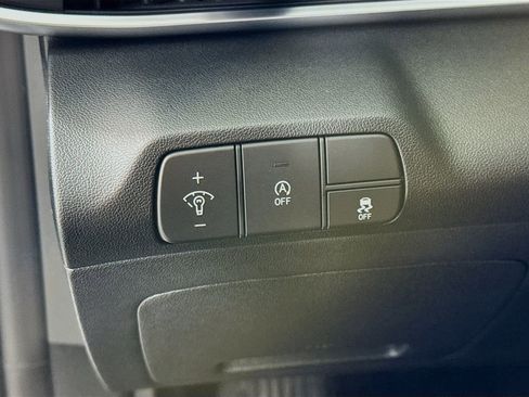 Certified 2025 Hyundai Elantra SE image 10