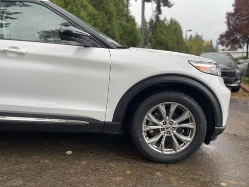 Used 2023 Ford Explorer Limited image 2
