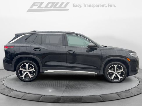 Used 2025 Volkswagen Tiguan SE FWD image 8