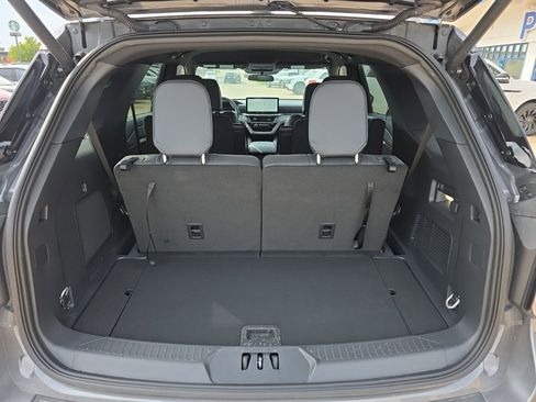 Used 2025 Ford Explorer ST-Line image 6