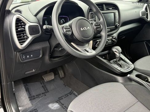 Used 2025 Kia Soul LX FWD image 21