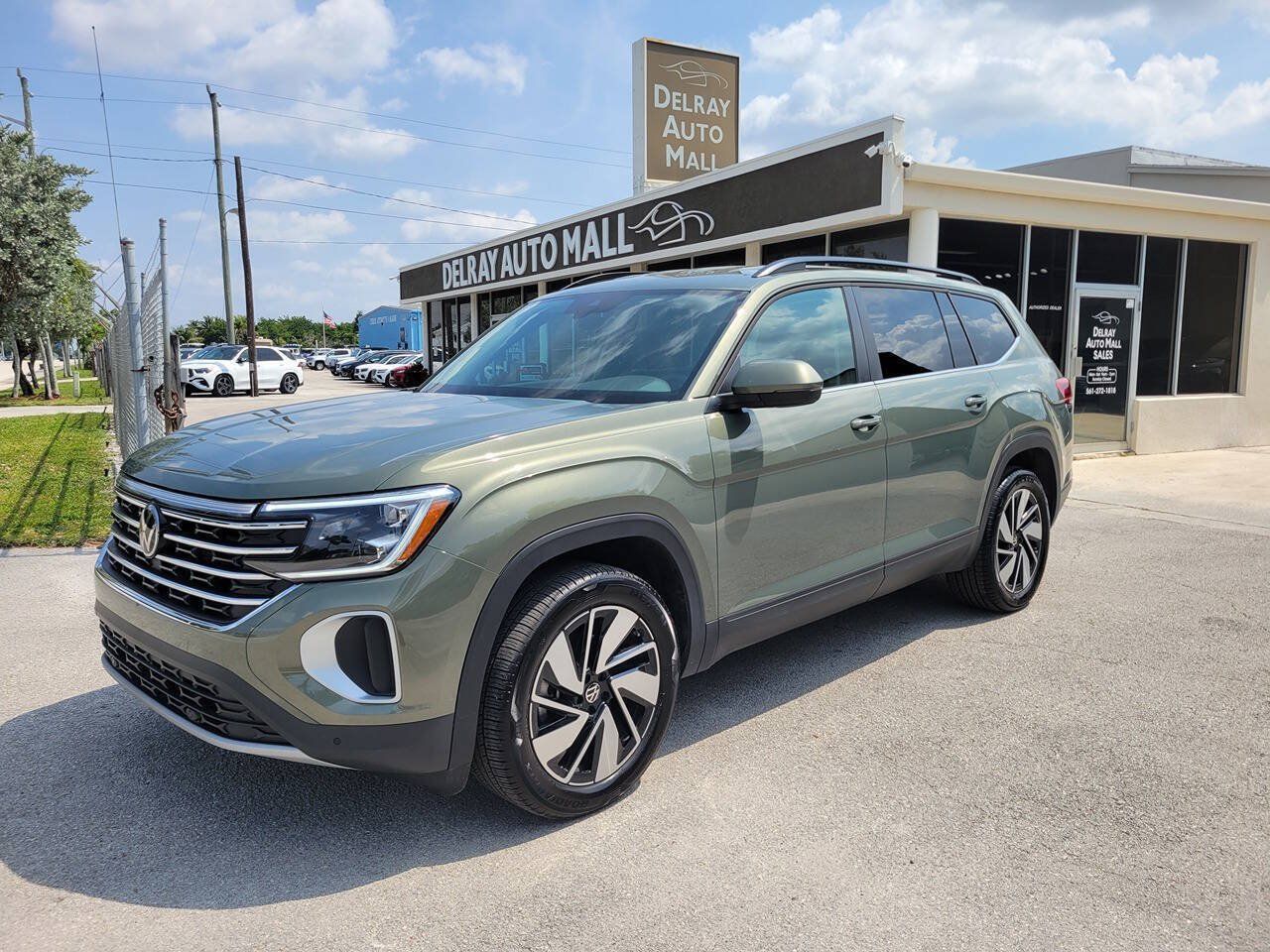 Used 2026 Volkswagen Atlas SE FWD image 1
