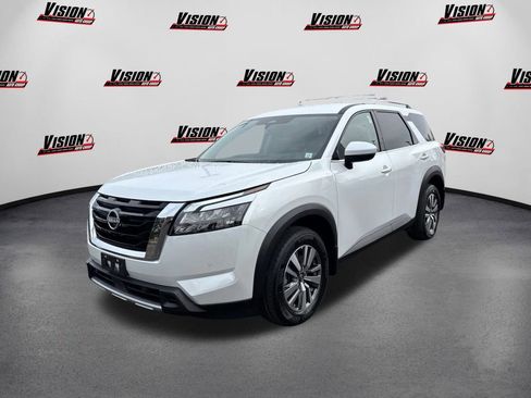 New 2025 Nissan Pathfinder SL image 1