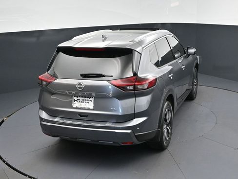 Used 2024 Nissan Rogue SL w/ SL Premium Package image 35