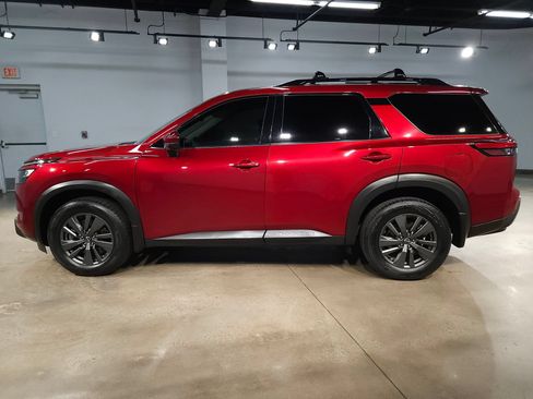 Used 2023 Nissan Pathfinder SV AWD/4WD image 4