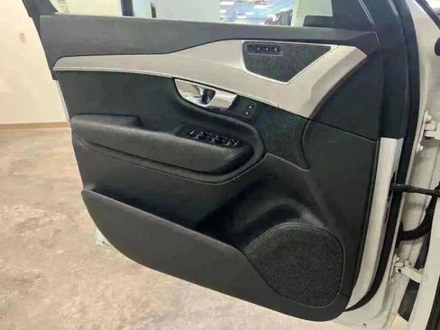 Used 2017 Volvo XC90 T5 Momentum w/ Vision Package image 15