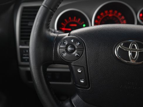 Used 2010 Toyota Sequoia SR5 AWD/4WD image 25