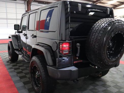 Used 2017 Jeep Wrangler Unlimited Sahara w/ Connectivity Group AWD/4WD image 25