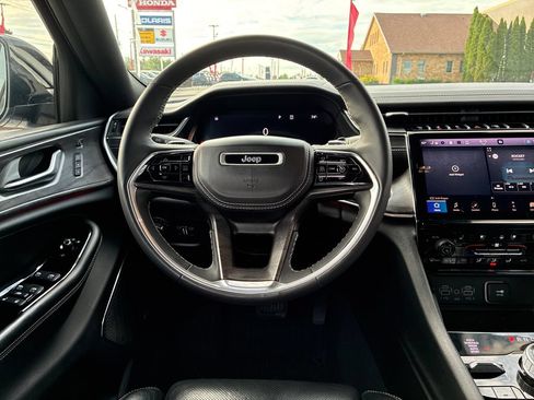 Used 2023 Jeep Grand Cherokee Overland w/ Luxury Tech Group IV AWD/4WD image 22