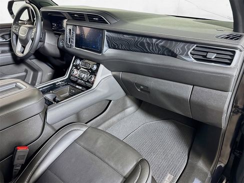 Used 2023 GMC Yukon XL Denali image 31