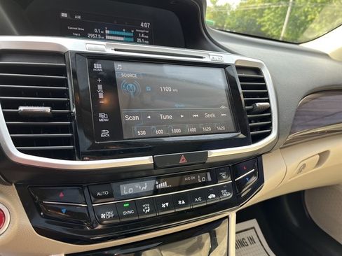 Used 2017 Honda Accord EX image 25