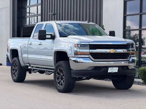 Used 2019 Chevrolet Silverado 1500 LT AWD/4WD image 4