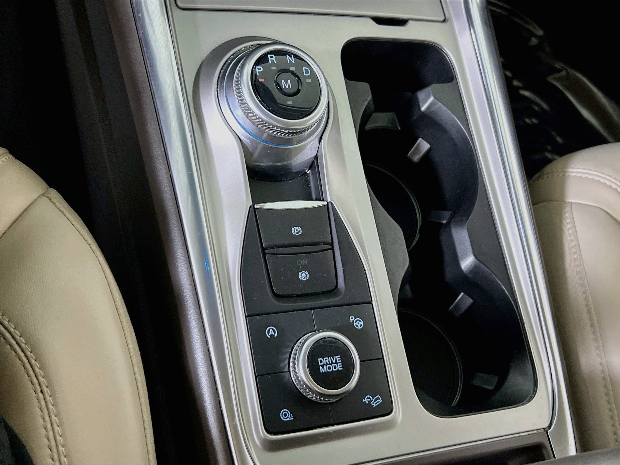 Used 2021 Ford Explorer Platinum w/ Equipment Group 601A AWD/4WD image 17