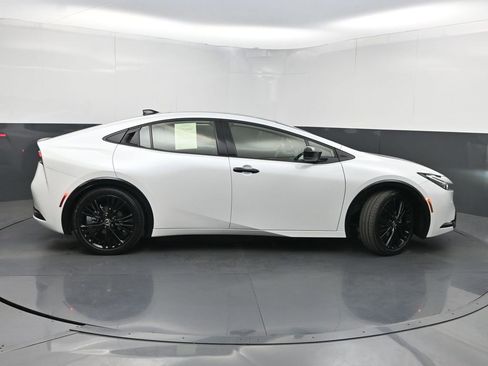 Used 2026 Toyota Prius FWD image 44
