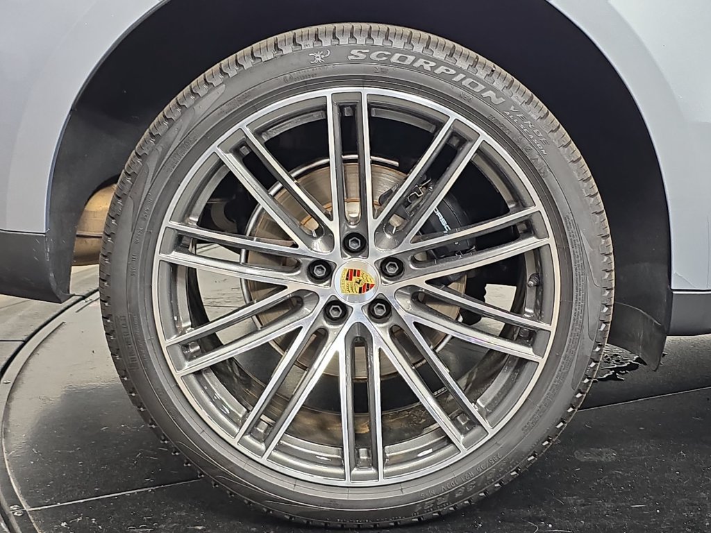 Certified 2026 Porsche Macan AWD/4WD image 29