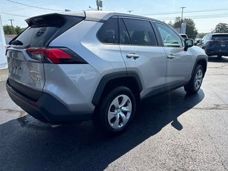Used 2022 Toyota RAV4 LE AWD/4WD video 3