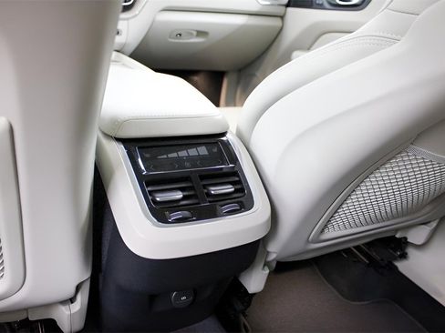 Certified 2021 Volvo XC60 T5 Inscription w/ Advanced Package image 13