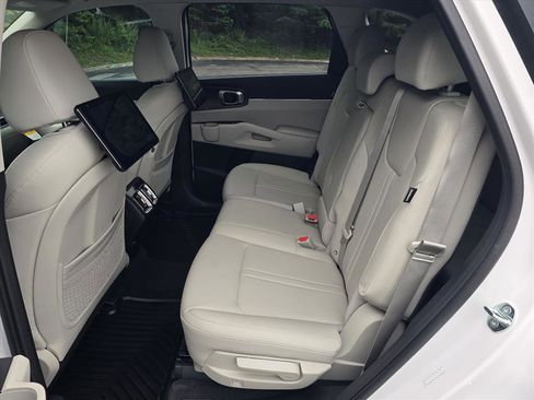 Used 2025 Kia Sorento S w/ Panoramic Sunroof Package FWD image 11