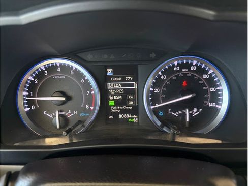 Used 2019 Toyota Highlander XLE AWD/4WD image 17