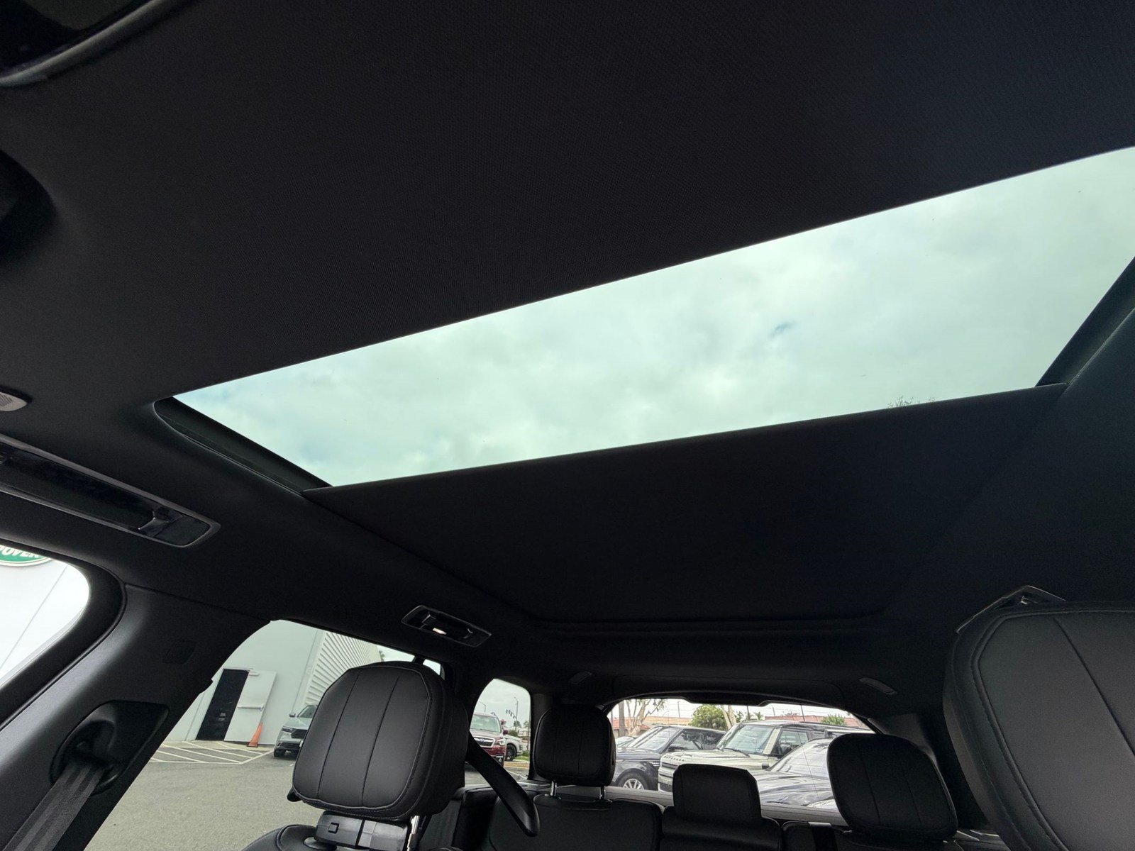 New 2026 Land Rover Range Rover SE AWD/4WD image 17