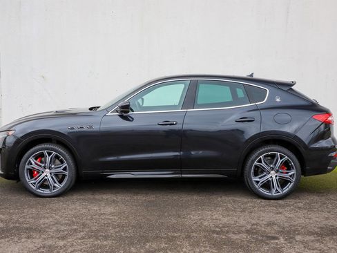 Used 2019 Maserati Levante Trofeo image 9