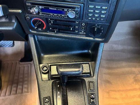 Used 1991 BMW 325i Convertible RWD image 34