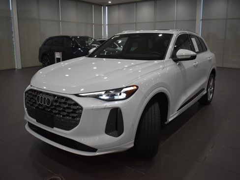 Used 2025 Audi Q5 Premium Plus w/ Premium Plus AWD/4WD image 3