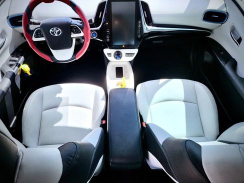 Used 2017 Toyota Prius Prime Advanced w/ Carpet Mat Package FWD image 22