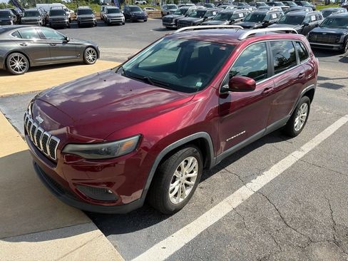 Used 2019 Jeep Cherokee Latitude w/ Popular Appearance Group FWD image 2