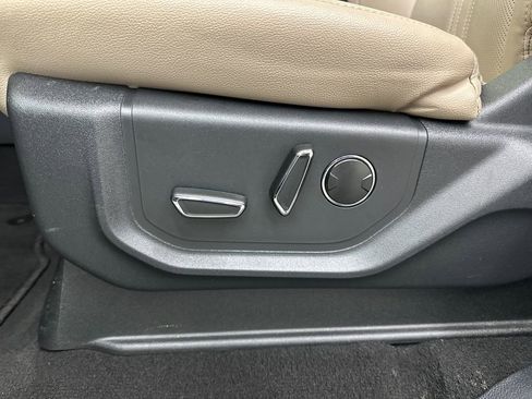 Used 2024 Ford Expedition Max Limited AWD/4WD image 10