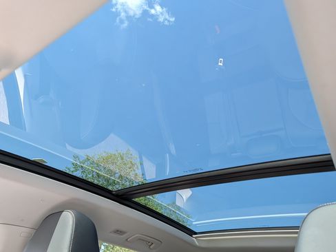 Certified 2025 Volkswagen Tiguan SE w/ Panoramic Sunroof Package AWD/4WD image 33