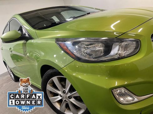 Used 2012 Hyundai Accent SE image 2