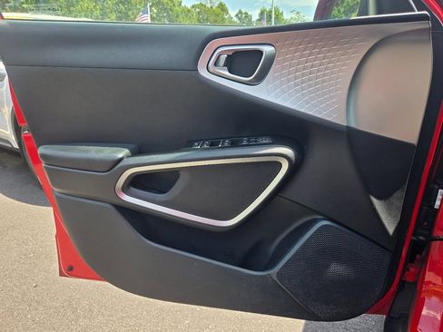 Used 2022 Kia Soul LX FWD image 23