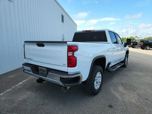 Used 2024 Chevrolet Silverado 2500 LT AWD/4WD image 9